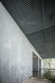 Panneaux de plafond en grille métallique perforée en aluminium pour mur décoratif vue 4
