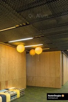 Plafond en grille métallique perforée en aluminium, panneau en filet métallique — Foshan Qi Aluminum Decorative Materials Co. Ltd