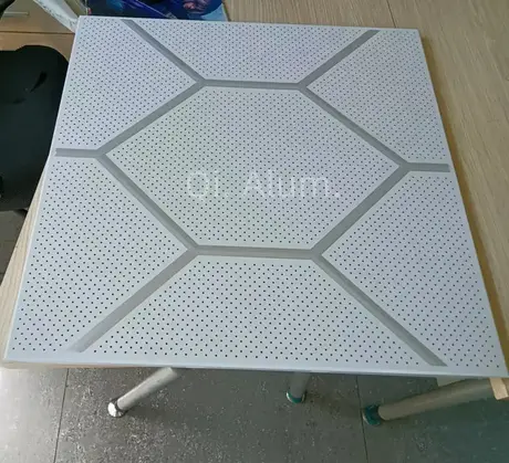 Plaque de plafond intérieure décorative en aluminium perforé pré-peint 600x600 mm — vue 3