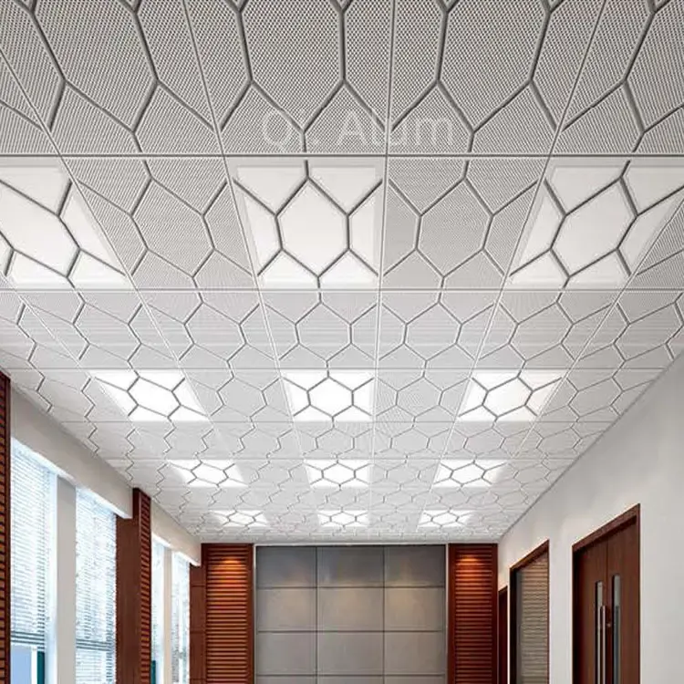 Plaques de plafond perforées pré-peintes 600x600 mm, plaques de plafond en aluminium décoratives intérieures — Foshan Qi Aluminum Decorative Materials Co. Ltd