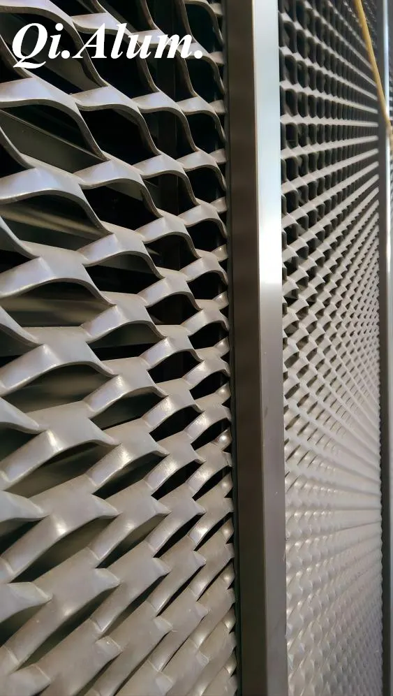 Panneaux en treillis métallique expansé en aluminium pour bardage mural — Foshan Qi Aluminum Decorative Materials Co. Ltd