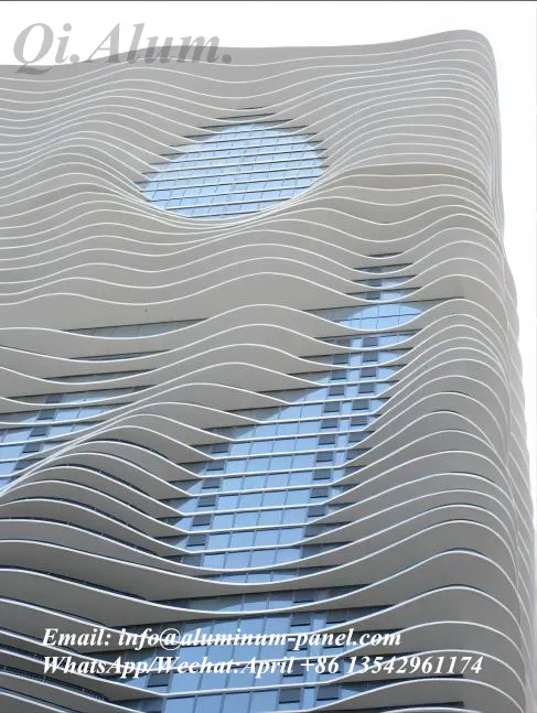 Revêtement extérieur décoratif acoustique pour façade de bâtiment, panneau mural 3D en bande d'aluminium, panneau mural en bande d'aluminium — Foshan Qi Aluminum Decorative Materials Co. Ltd