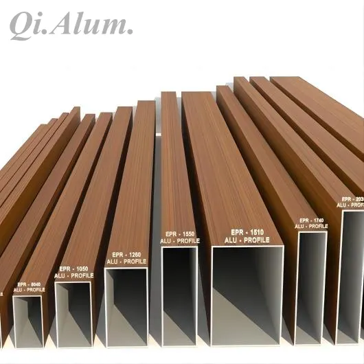 Profils en aluminium 6063 alliage, profilés tubes rectangles effet bois pour construction — Foshan Qi Aluminum Decorative Materials Co. Ltd