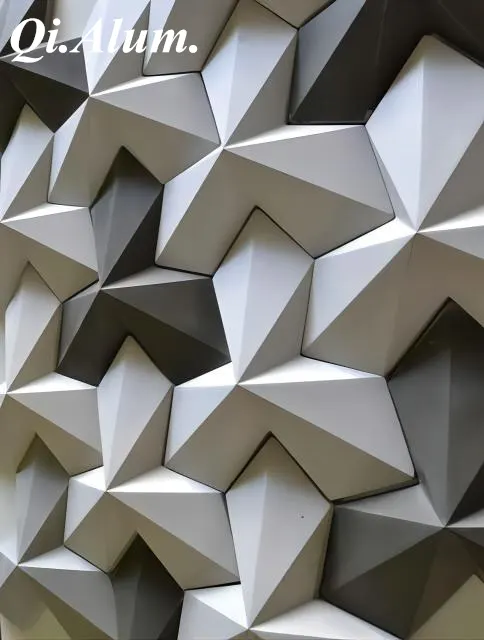 Panneaux muraux en bande d’aluminium intérieur/extérieur 3D — Foshan Qi Aluminum Decorative Materials Co. Ltd