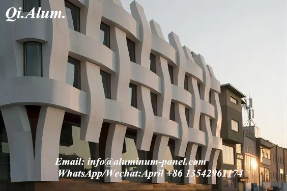 Un rideau végétal façade tissé composé de panneaux en aluminium pleins assemblés ensemble — Foshan Qi Aluminum Decorative Materials Co., Ltd