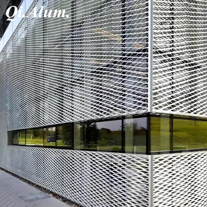 Panneaux de revêtement en métal en maille élargie très populaires et faciles à installer pour mur extérieur — Foshan Qi Aluminum Decorative Materials Co., Ltd
