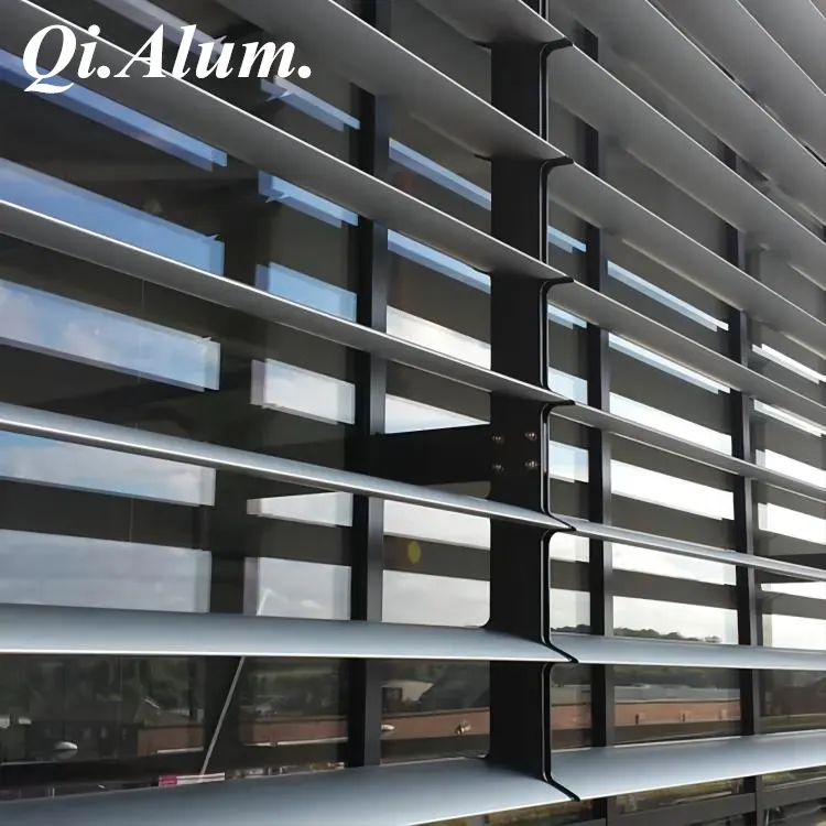 façades en lames de protection solaire aluminium architecturales — Foshan Qi Aluminum Decorative Materials Co. Ltd