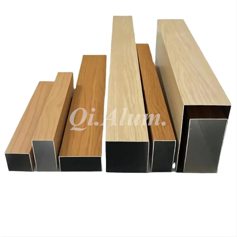 Profils en aluminium rectangulaires imitation bois pour construction — Foshan Qi Aluminum Decorative Materials Co. Ltd