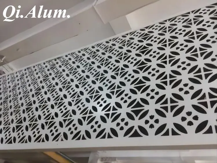 Panneau métallique alu perforé pour rideau mural couvrant la paroi du bâtiment — Foshan Qi Aluminum Decorative Materials Co. Ltd