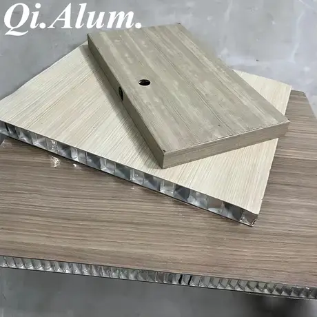 Bandes de noyau en aluminium perforé à structure nid d'abeille