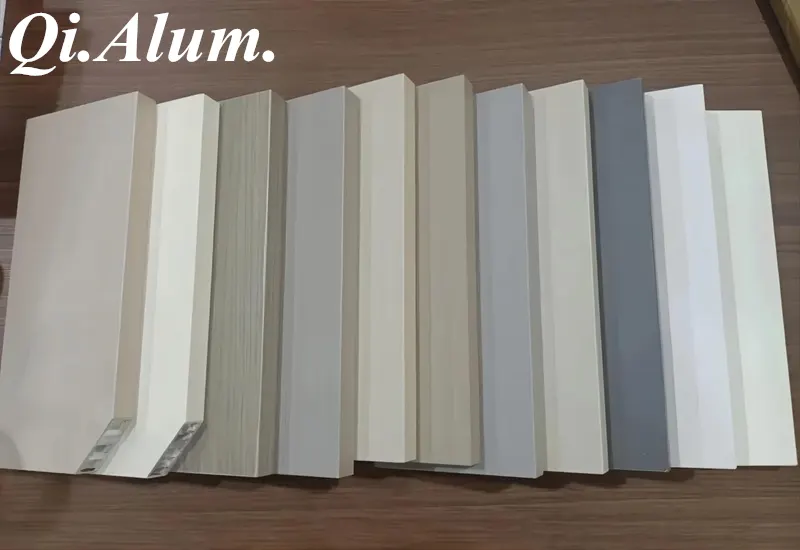 Panneaux en aluminium alvéolaire couleur bois stratifié décoratif — Foshan Qi Aluminum Decorative Materials Co. Ltd