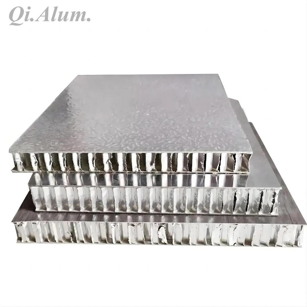 Processus de fabrication et de production des panneaux en nid d'abeille en aluminium. — Foshan Qi Aluminum Decorative Materials Co. Ltd