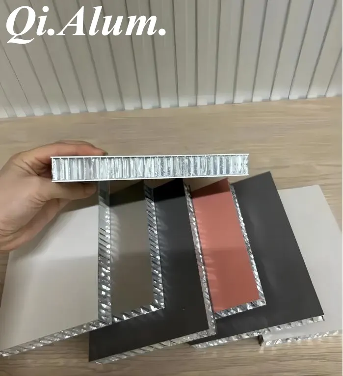 Panneaux de mur coupe-feu en aluminium à structure nid d’abeille pour cuisine intérieure — Foshan Qi Aluminum Decorative Materials Co. Ltd