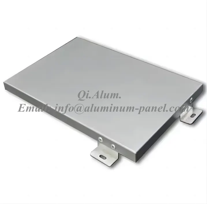 Panneaux métalliques extérieurs décoratifs en aluminium pour bardage mural — Foshan Qi Aluminum Decorative Materials Co. Ltd