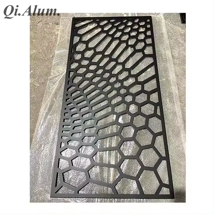 Écran métallique décoratif extérieur en aluminium découpé au laser — Foshan Qi Aluminum Decorative Materials Co. Ltd
