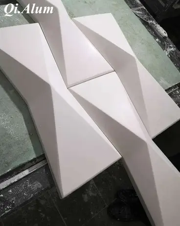 Différences entre les panneaux aluminium monocouche, les panneaux aluminium composites et les panneaux aluminium pour plafonds