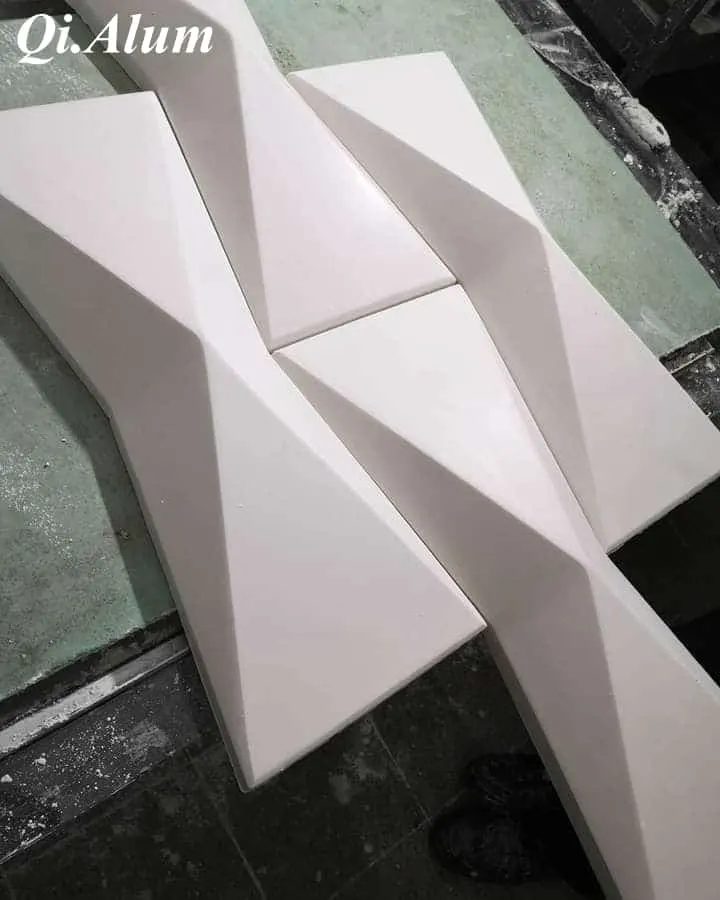 Différences entre les panneaux aluminium monocouche, les panneaux aluminium composés et les panneaux aluminium pour plafonds — Foshan Qi Aluminum Decorative Materials Co. Ltd