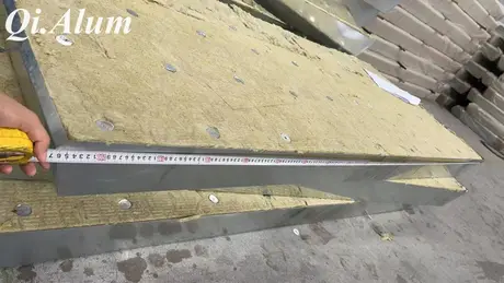 Systèmes de boîte d’ombre en aluminium : révolutionner la conception des bâtiments avec des panneaux composites rocheuse en aluminium