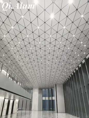Élevez votre espace avec des plafonds en aluminium de qualité supérieure : durables, élégants et fonctionnels pour chaque projet