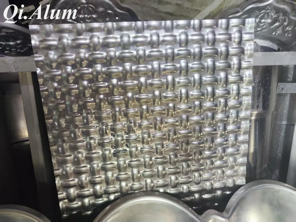 Panneaux en aluminium à motif diamant embouti : beauté et fonctionnalité réunies — Foshan Qi Aluminum Decorative Materials Co., Ltd