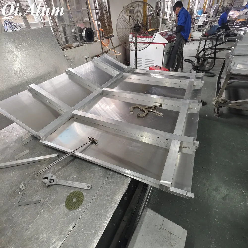 Panneaux d'assemblage en aluminium : innovation dans la conception légère et durable — Foshan Qi Aluminum Decorative Materials Co. Ltd
