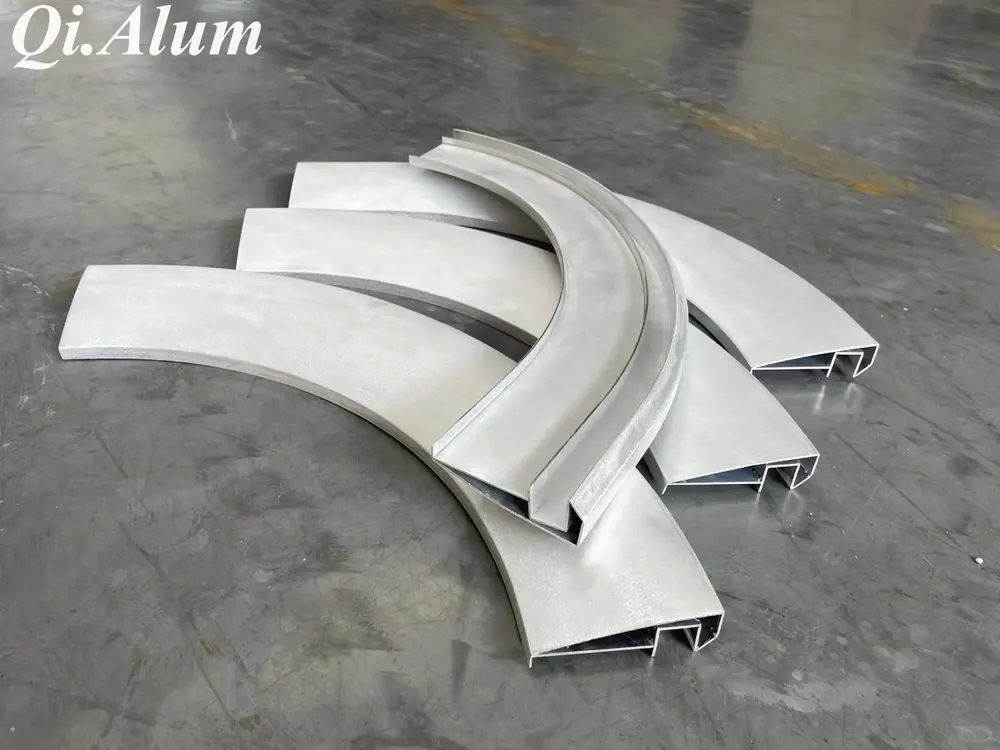 Panneaux en aluminium double-courbés spécialisés innovants – Précision pour une architecture exceptionnelle — Foshan Qi Aluminum Decorative Materials Co. Ltd