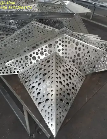 Panneaux en aluminium perforés 3D pour l'architecture moderne