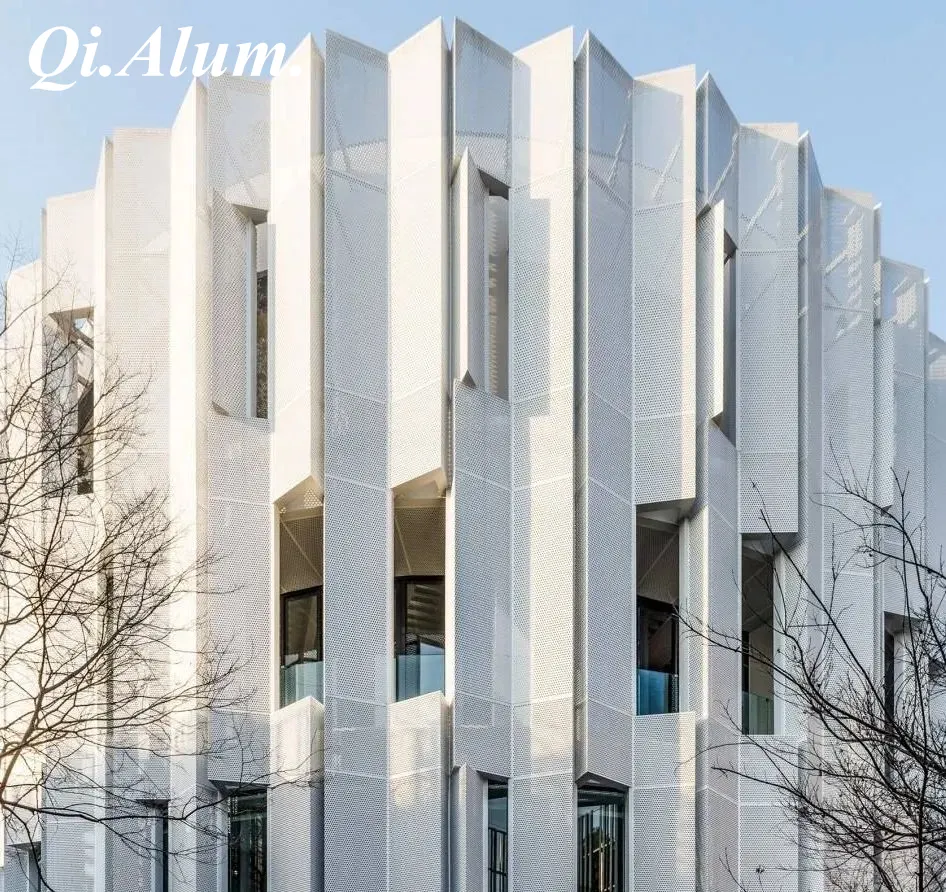 Feuille micro-perforée extérieure en aluminium peinte PPG, feuille décorative pour façade murale — Foshan Qi Aluminum Decorative Materials Co. Ltd