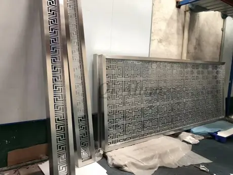 Avantages des découpes de fenêtres en aluminium, décoration murale par découpe aluminium