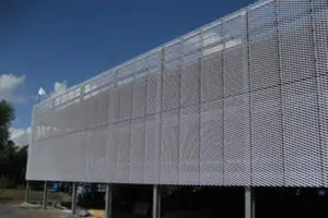 Clôture en panneau aluminium massif, panneau mural en aluminium massif, tôle métallique perforée en aluminium, carreaux de plafond en aluminium, grille de plafond en aluminium, plafond en alliage d'aluminium, écrans en aluminium mashrabiya, tôle d'aluminium percée.